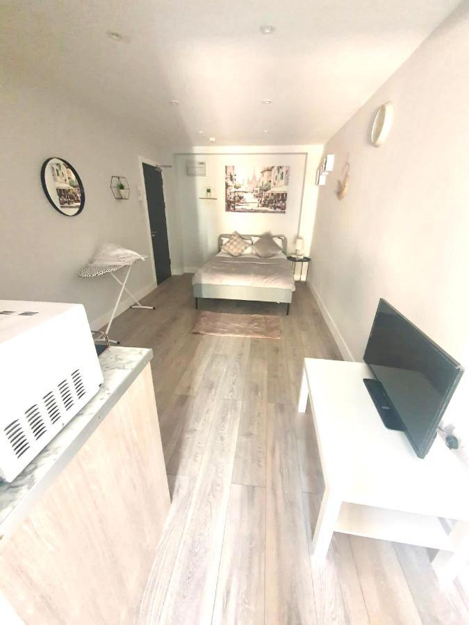Southall Suites By Gh Stays ภายนอก รูปภาพ