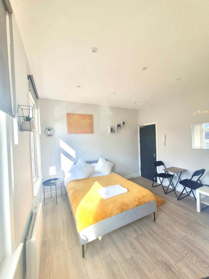 Southall Suites By Gh Stays ภายนอก รูปภาพ