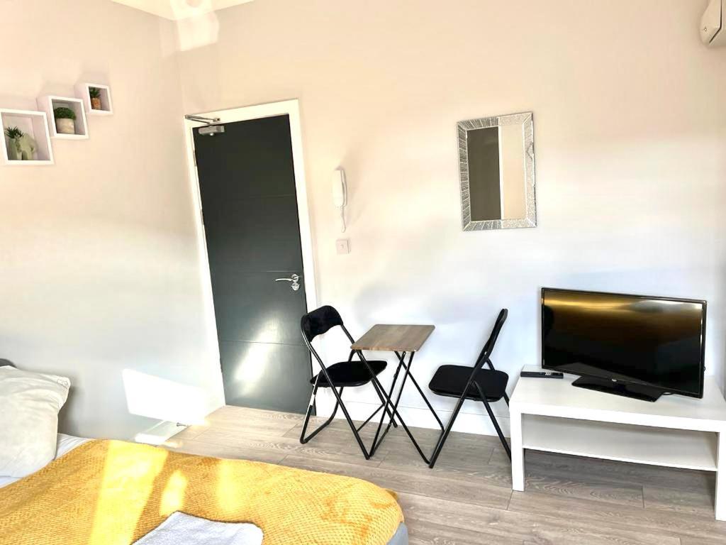 Southall Suites By Gh Stays ภายนอก รูปภาพ